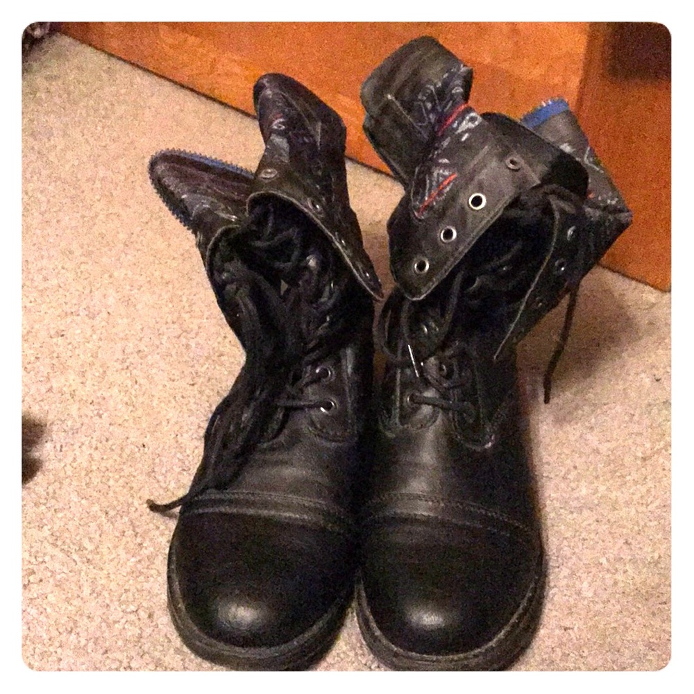 Combat boots